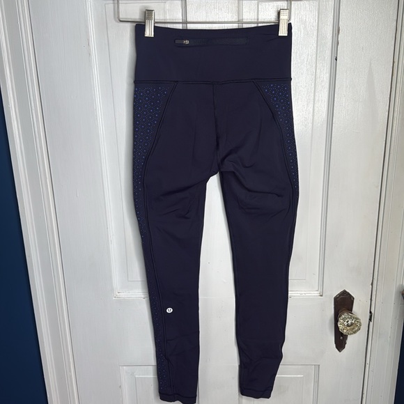 Lululemon Colour Me Quick 7/8 Tight 25"
Midnight Navy / Blazer Blue W1064 Sz 4 - Picture 7 of 10